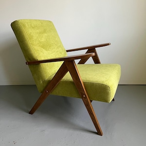 Vintage Mid Century Modern Armlehnstuhl Modell B-310 VAR vom polnischen Designer A. Dutka aus den 1960er Jahren in lindgrünem Stoff und Buchenholzrahmen