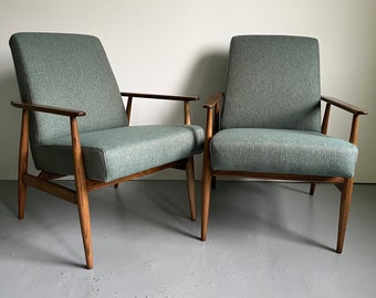 Paire de fauteuils vintage en bois et en tissu Type 300-190 par H.Lis des années 1960, icône du mobilier du design polonais Mid-Century, entièrement restaurés