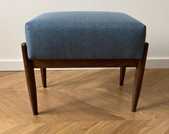Vintage Mid Century Modern Fußschemel, Blauer Polster Ottoman, Polnisches Design