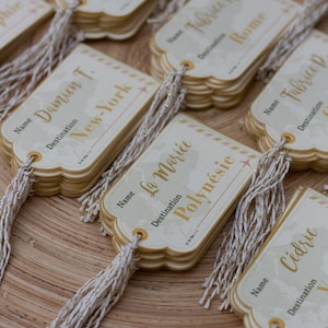 Place marker in luggage tag, for wedding dinner, "Voyage Vintage" gold and ivory