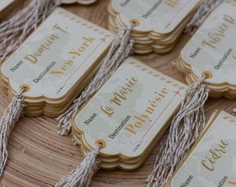 Place card in luggage tag, for wedding dinner, "Voyage Vintage" gold and ivory