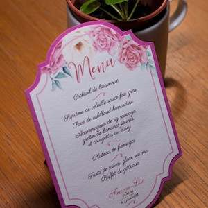 Menu pour dîner de mariage en étiquette découpée fleuri