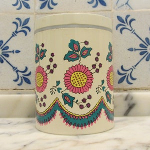 Decorative Storage Tin Box/Canister, with screw cap - Flower pattern decor - Made in England - 1970s