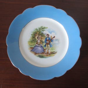 Portuguese Vintage - VISTA ALEGRE wall round porcelain plate decorated with a blue rim and a Fragonard picture - Made in Portugal - 1950s