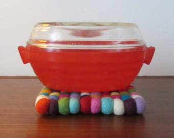 PHOENYX - Oval cheery red sprayware glass Casserole Serving Dish with clear Lid -  Made in England - 1950s