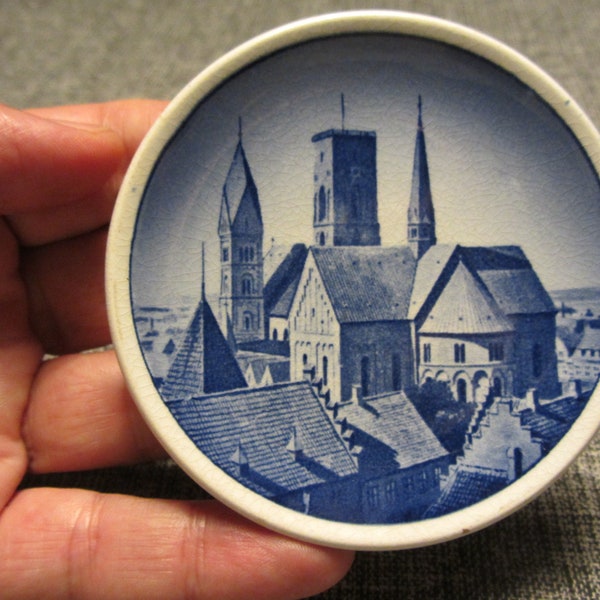 ALUMINIA - Minature faiance delft blue and white - Collectors Plate 29/2010 - Ribe Domkirke - Made in Denmark - 1960s