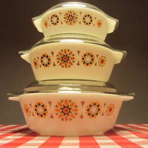 Set of three JAJ England serving bowls with lid 1970s - good