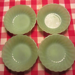 ANCHOR HOCKING - Vintage Jade-ite Small Dessert bowl, in the "Shell" pattern - Made in USA - 1970s
