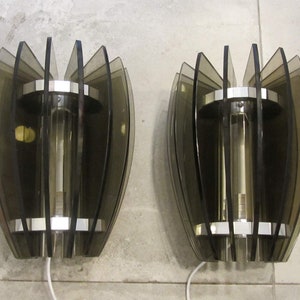 VECA - Deux Appliques/Appliques - Panneaux de verre brun fumé sur structure métallique en aluminium - Fabriqué en Italie - Années 1970