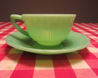 CLP - Grande tasse à thé ou à café et soucoupe en verre jadite vintage - Fabriqué en Angleterre - années 1950