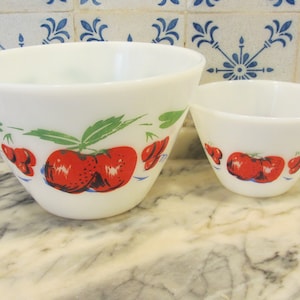 FIRE KING - &quot;Splash-Proof&quot; nesting, Mixing Bowl in the &quot;Apples and Cherries&quot; pattern - Made in USA - 1960s