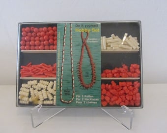 MAGNETO - Do it yourself - Hobby Set - for 2 necklaces in plastic "coral and ivory" - Germany - 1950s