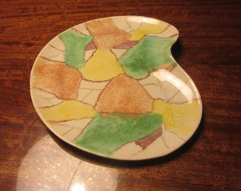 Plato/cuenco decorativo de cerámica de mediados de siglo con forma de paleta de pintor y decoración abstracta pintada a mano - Hecho en Alemania - Década de 1950