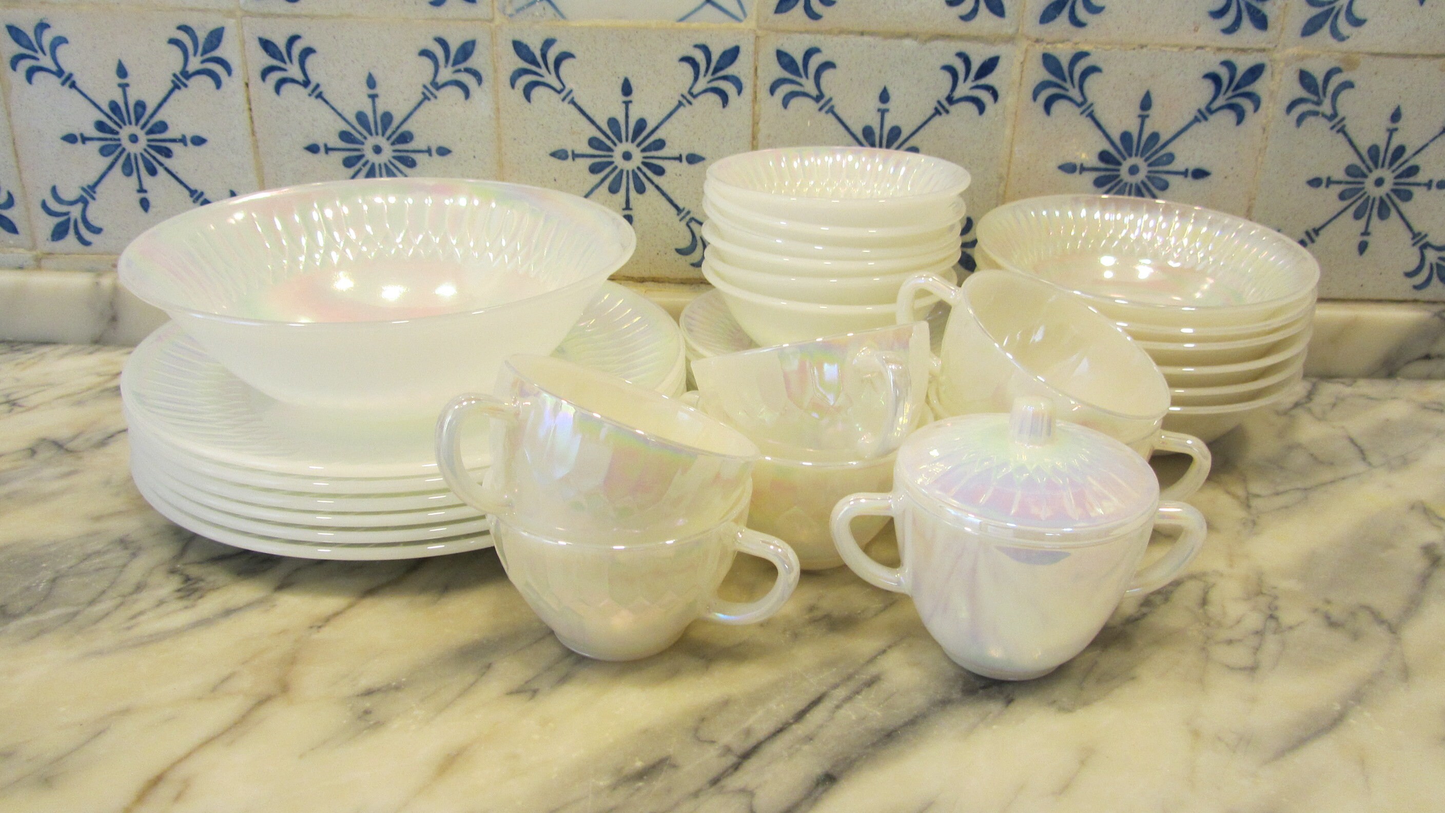 アメリカ　米国　合衆国議会　上院　記念　ガラス　皿　プレート　インテリア　USA FEDERAL GLASS - Teacup and Saucer - Moonglow (iridescent