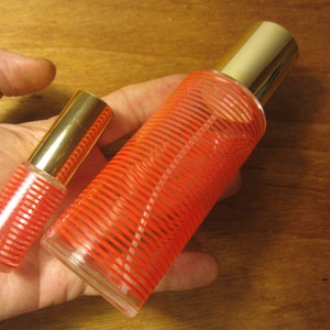 Vintage nuevo juego de stock antiguo de dos botellas de aerosol de perfume de vidrio - Más grande para el tocador, más pequeño para la bolsa - Hecho en Austria - 1980s