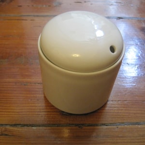 ULRIKE BOGEL - &quot;Arzberg&quot; - &quot;Teaworld&quot; - &quot;Tunis white&quot; - White porcelain Sugar Bowl/Sweetener Dispenser - Made in Arzberg, Germany - 1980s