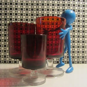 LUMINARC/ARCOROC &quot;Cavalier&quot; Set of four French vintage iconic Ruby Wine Glasses - 1970s