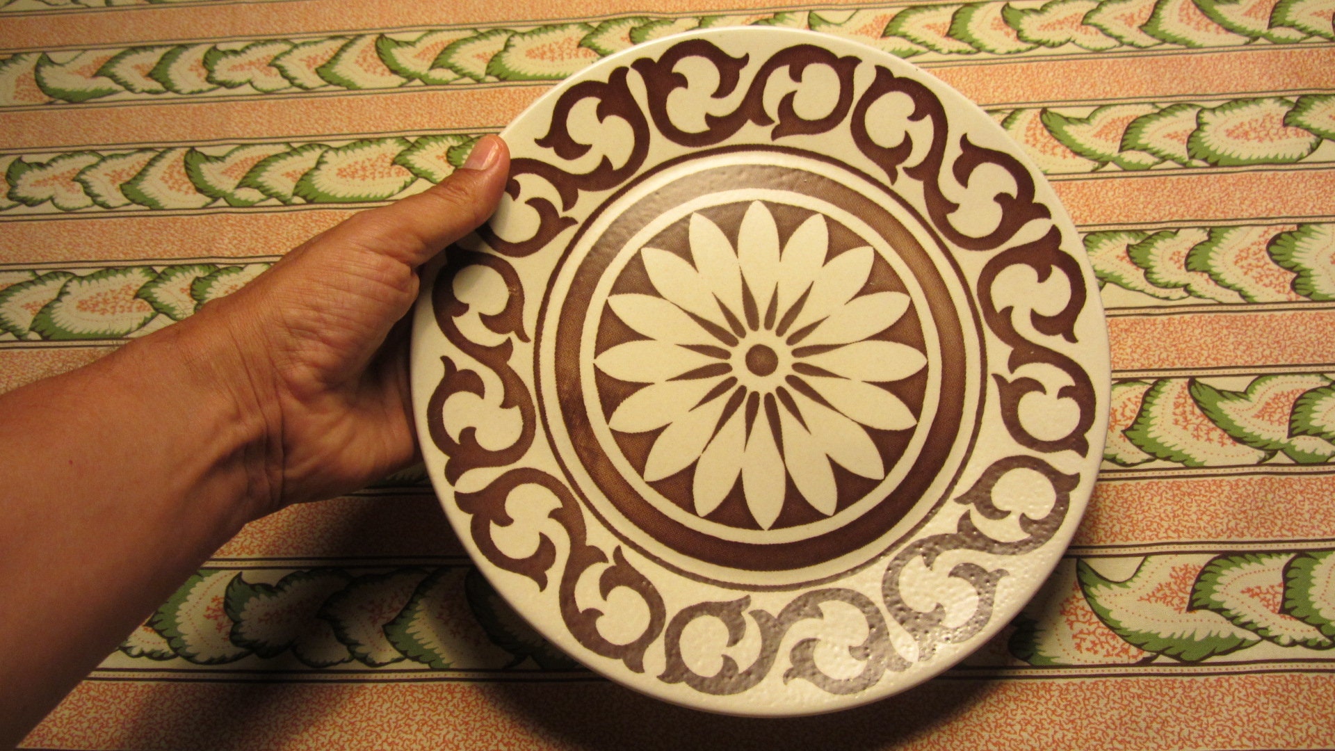 EVE MIDWINTER - J & G Meakin Studio - "Maidstone" earthenware series, "Bianca" pattern - Large Dinner Plate - Made in Haley, England - 1970s