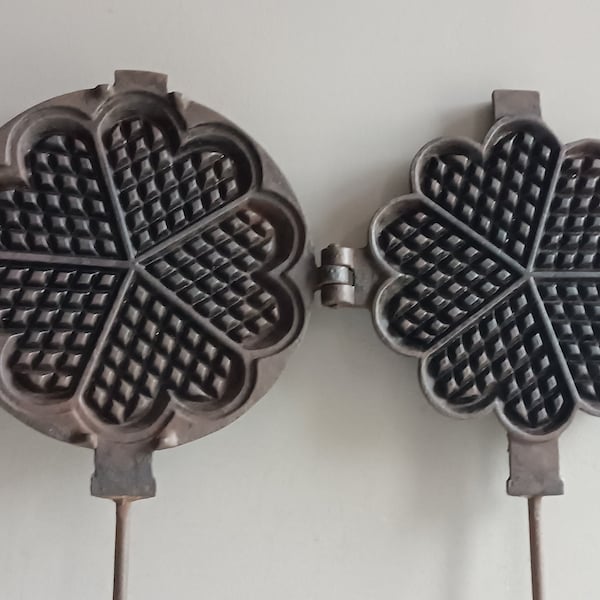French vintage large cast iron waffle maker for heart-shaped wafer waffles / cooking vintage with fire