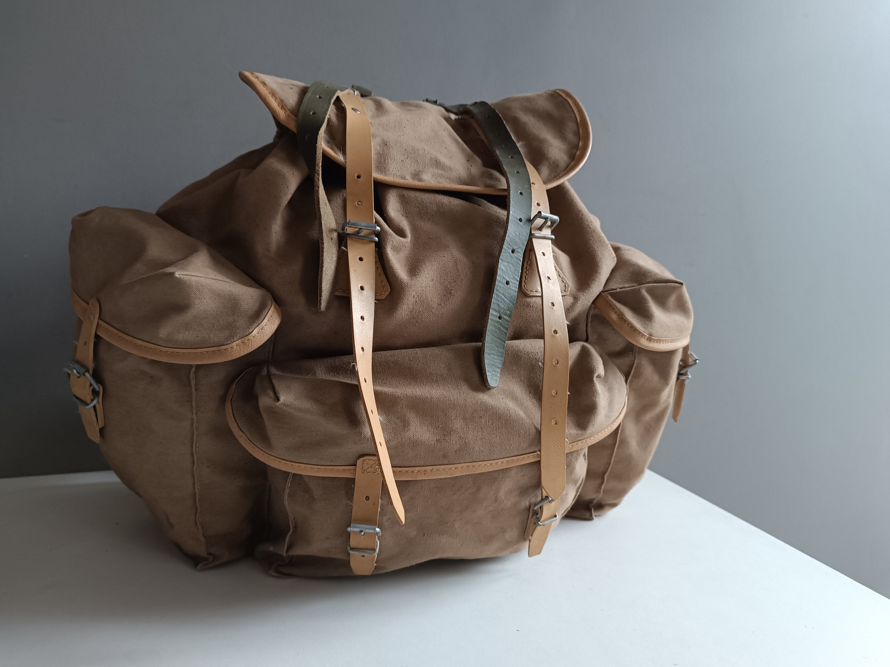 フランス軍　ミリタリーリュック　LAFUMA vintage 60s フランス軍 ミリタリーリュック LAFUMA vintage 60s 軍物