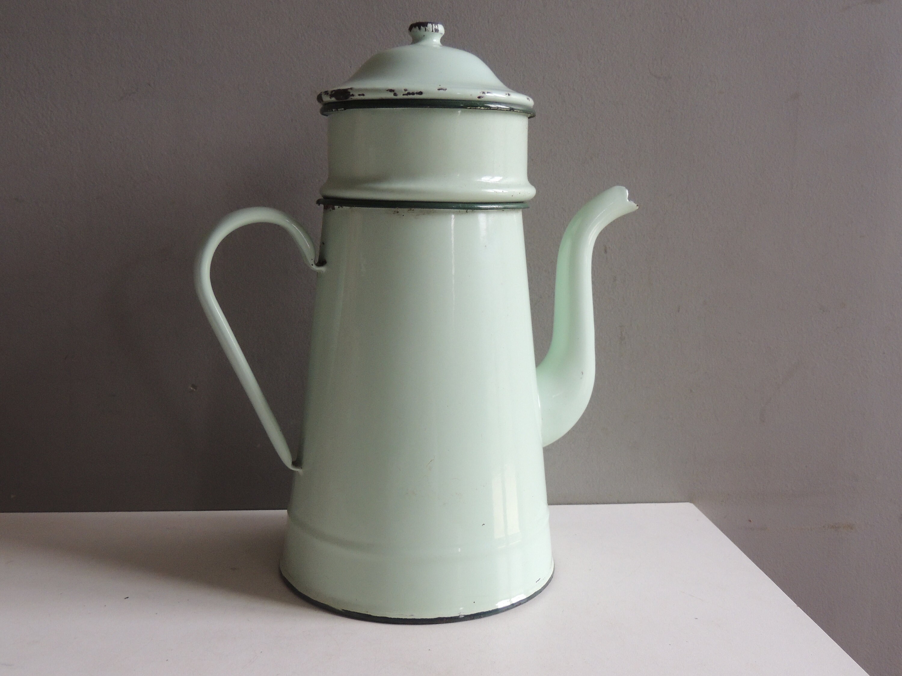 Charmante Grande Cafetière en Tôle Émaillée Émail Couleur Vert Claire/Cuisine Vintage Rustique Déco 