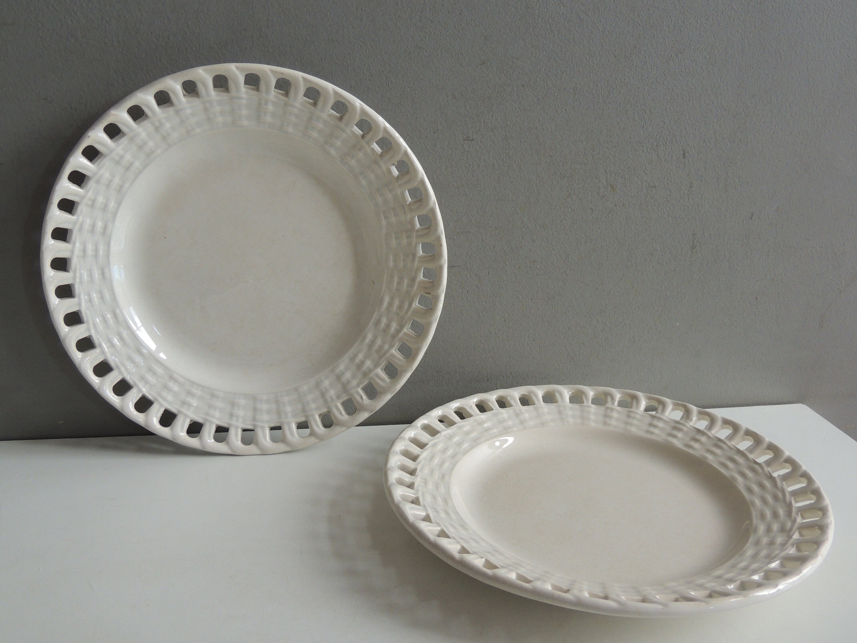 Rare 2 assiettes En Faïence