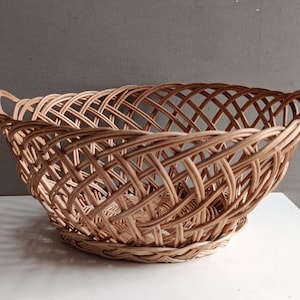 ancien grand panier en rotin campagne brocante forme originale solide