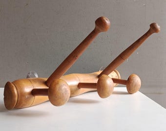 Charmante, vintage-achtige shabby chic kapstok met 5 haken, gemaakt van bamboe-achtig hout.