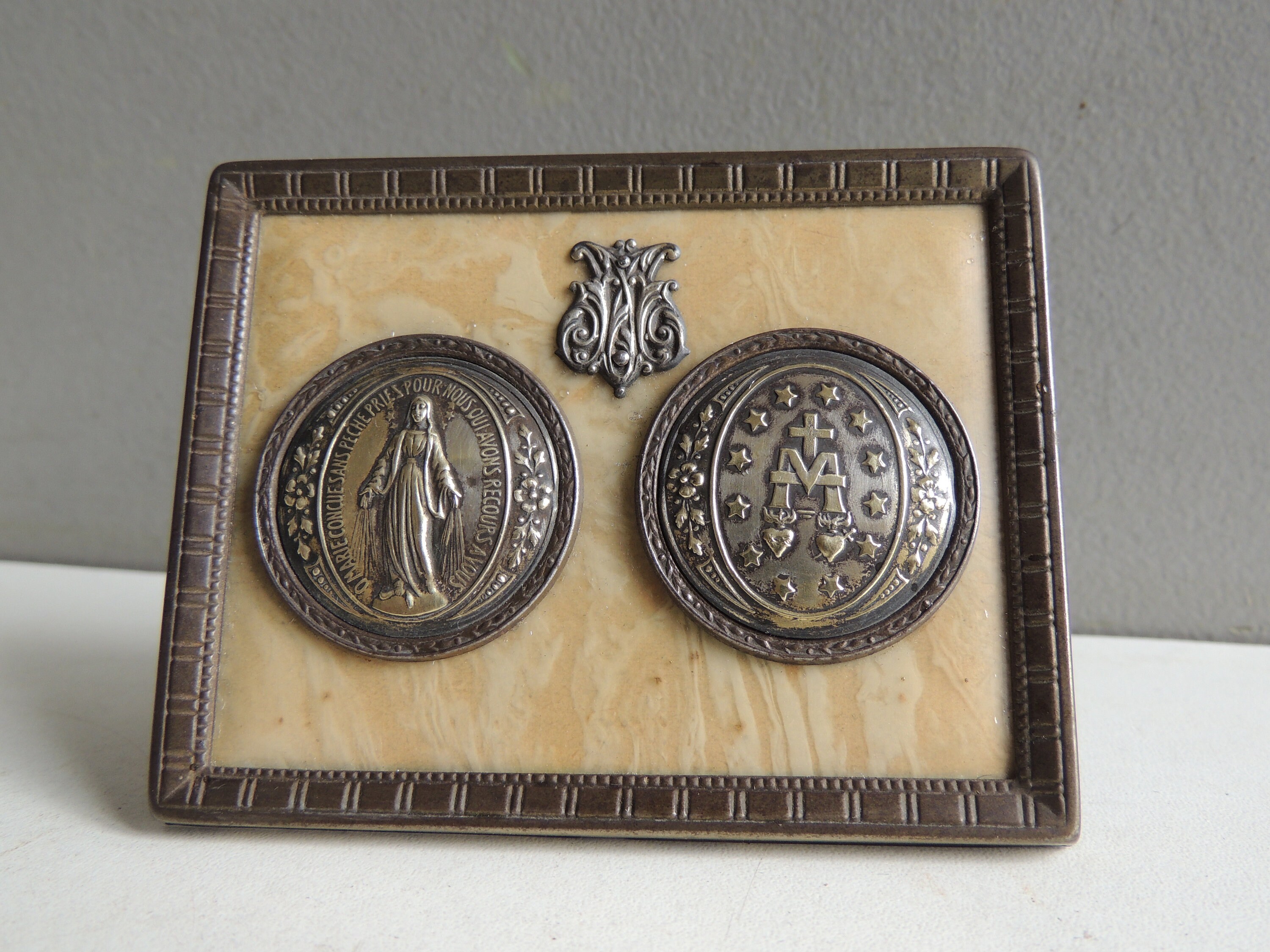 Cadre Oratoire Voyage Triptyque Reliquaire Sainte Vierge Marie Cœur Sacré Métal Argenté/Médaille Vin