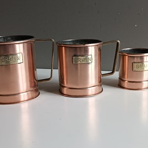 Vintage copper set of 3 measures grain pots mugs & brass plates / English cup spice canister tin bushel vintage kitchen / Storage tins