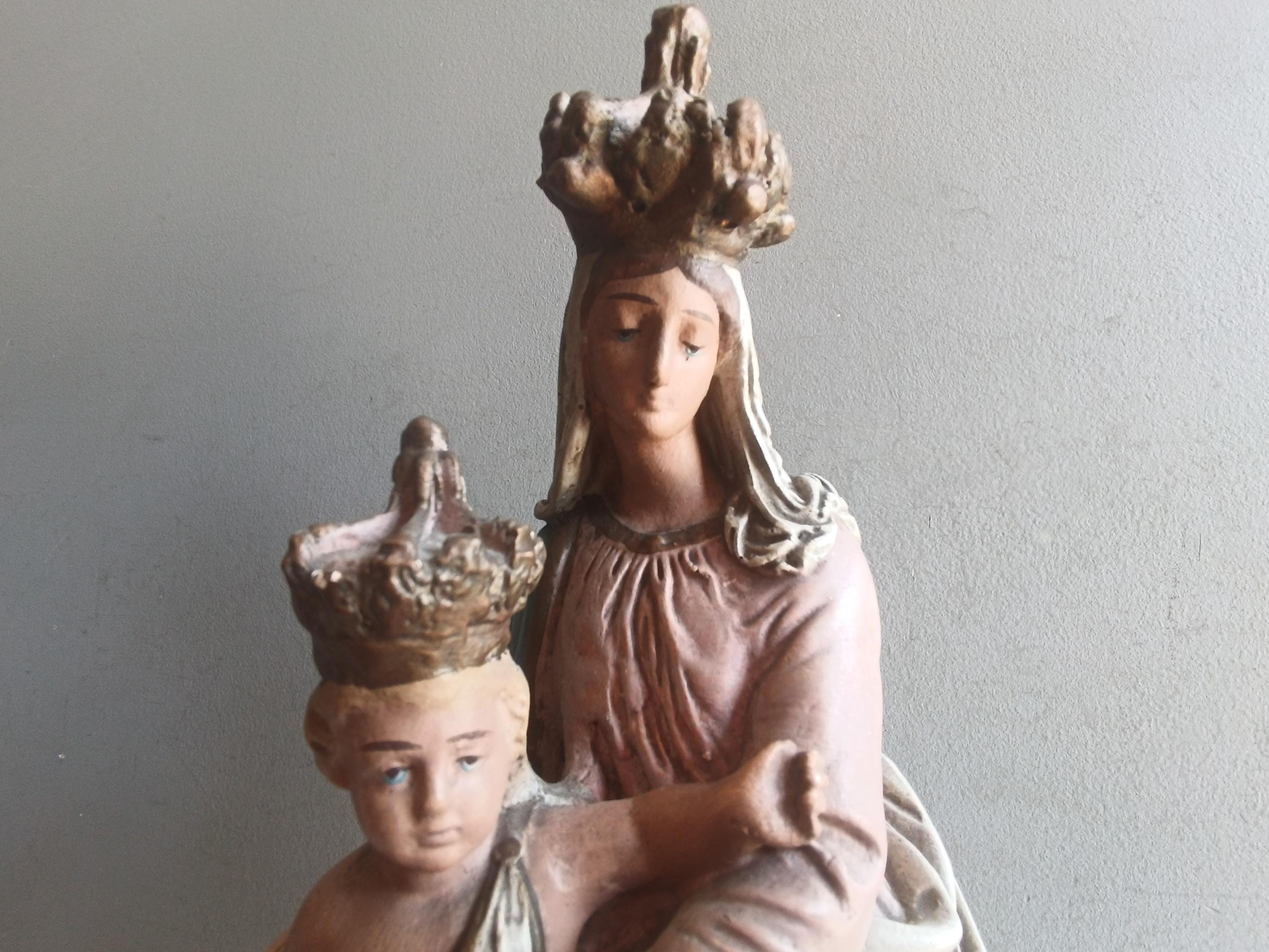 聖母マリアと幼子イエスの大きな多色石膏像、19世紀、勝利の聖母/置物