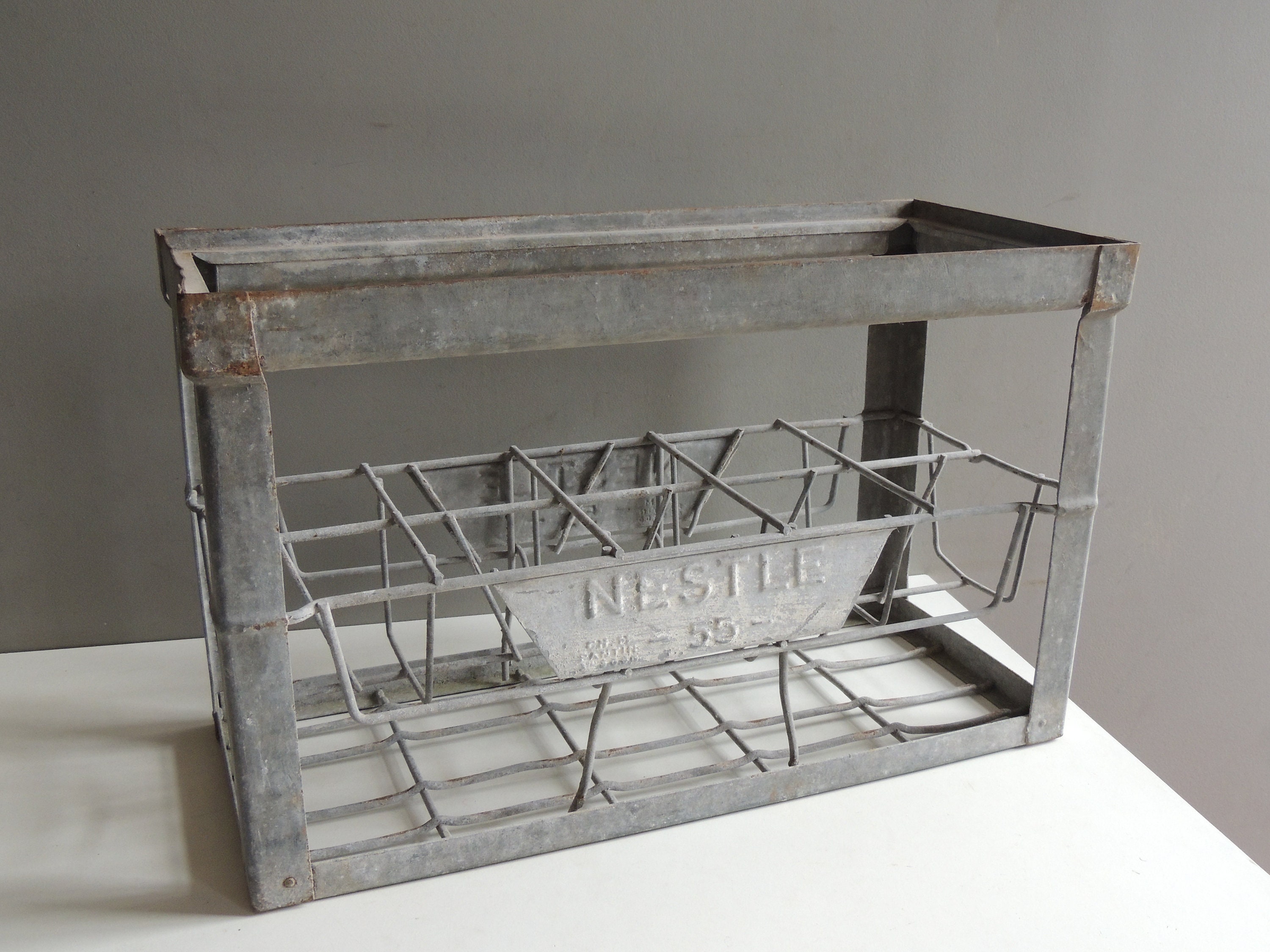 Casier A Bouteille Metallique Ancien