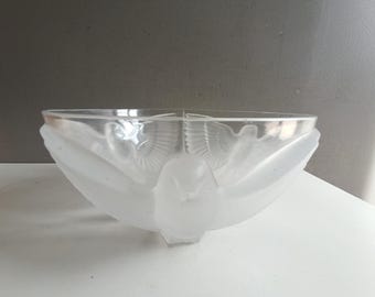 Salatschüssel aus Kristall, verziert mit Tauben im Stil von Lalique, Art-déco-Stil / Vintage-Shabby-Chic-Mittelstück
