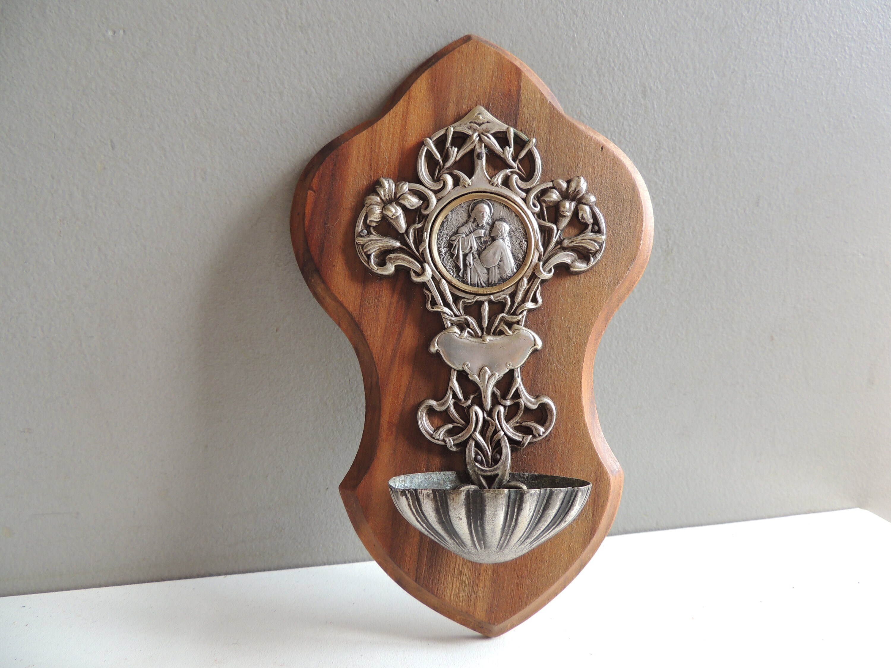 Superbe Bénitier Mural en Métal Argenté Art Nouveau/Objet de Dévotion Religieuse Catholique 1900