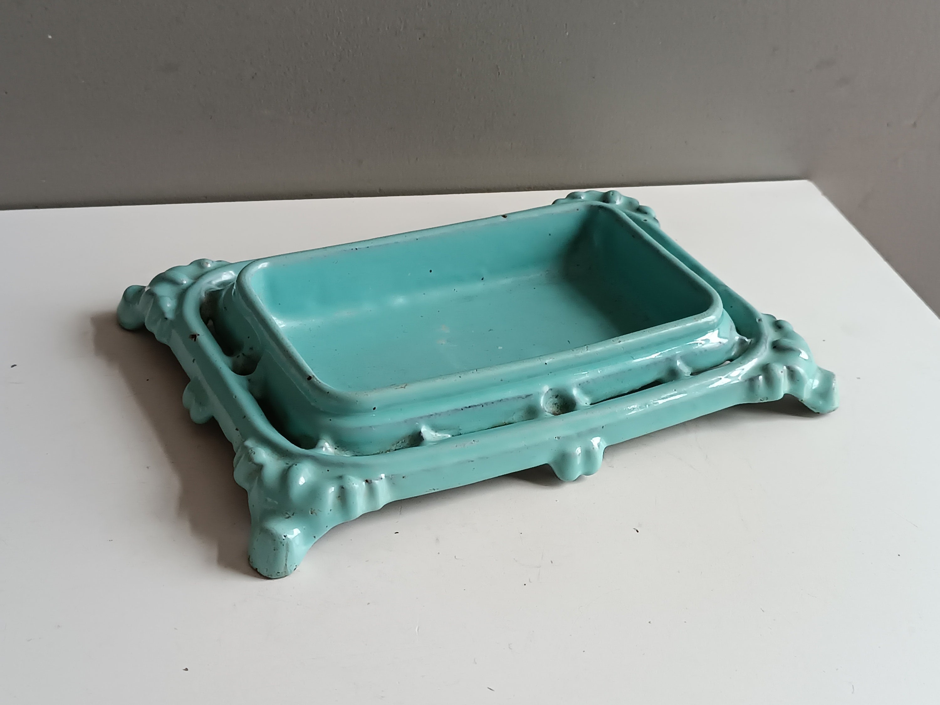Ancien Porte Savon Fonte Émaillée bleu Zoomorphe Forme Poisson Quadripode
