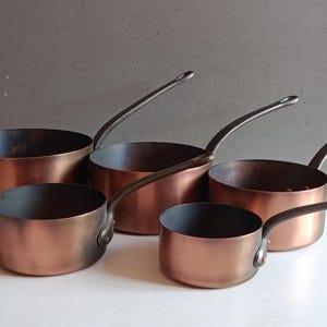 Juego de 5 cacerolas de cobre Villedieu Lecellier, fabricadas en Francia, para chocolate, azúcar, mermelada y con asas de hierro forjado remachadas, 4 kg / Calidad francesa