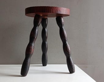Vintage bobbin wood stool mid century / rustic farmhouse primitiv kitchen decor / milking chair / plant stand