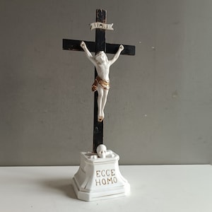 French antique altar crucifix christ Ecce Homo porcelain on black wood cross with vanity skull 19th Napoléon III
