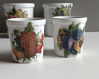 Bezaubernde kleine Marmeladentöpfe aus dickem Porzellan von Pillivuyt mit Obstdekor / Vintage-Marmeladentopf im Shabby-Chic-Stil für die Küche / 2er-Set