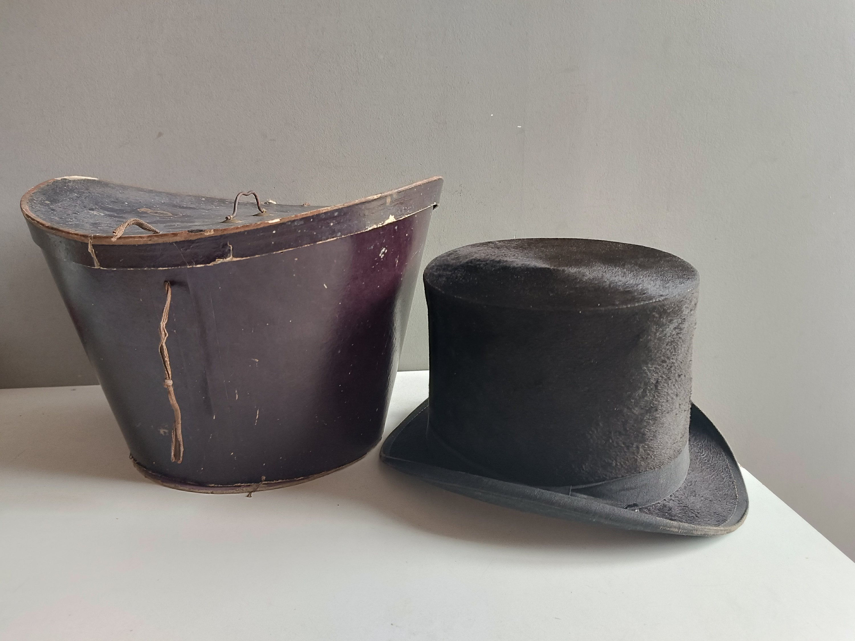 Bois Sculpté Folk Art Cerf 20ème Siècle Porte-manteaux Pour Chapeaux Forêt Noire Allemande Années 30