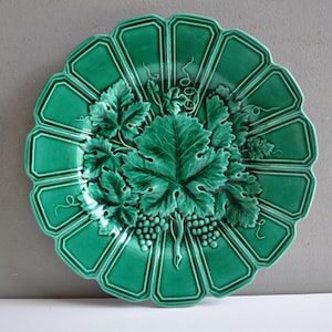 French vintage barbotine Sarreguemines green majolica plate with vine leaf grape / ironstone