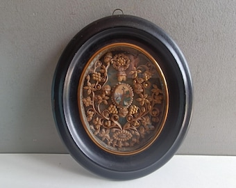 Antique French reliquary parerolles with 7 relics bones of Saints & hand painted miniature / rare religious wood frame 1800s