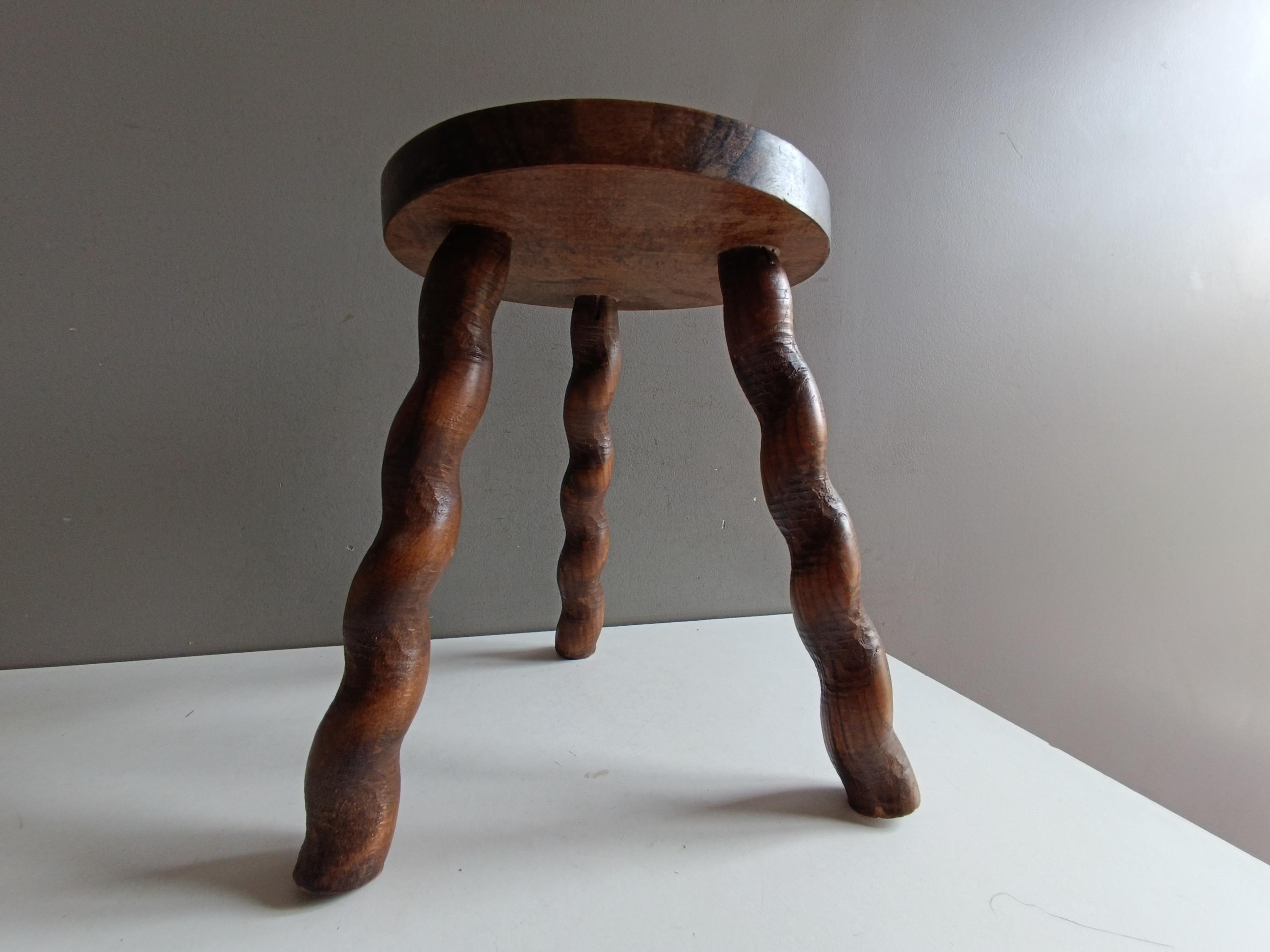 French vintage turned twisted wood stool farmhouse mid century brutalist / screw spiral tripod rustic primitiv / milking chair/ plant stand