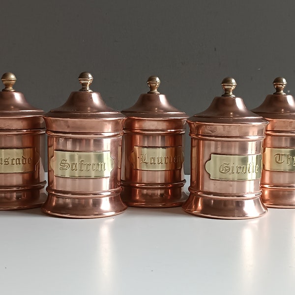 Superbe série de 5 pots à épices en cuivre et étiquettes en laiton / boite cuisine vintage