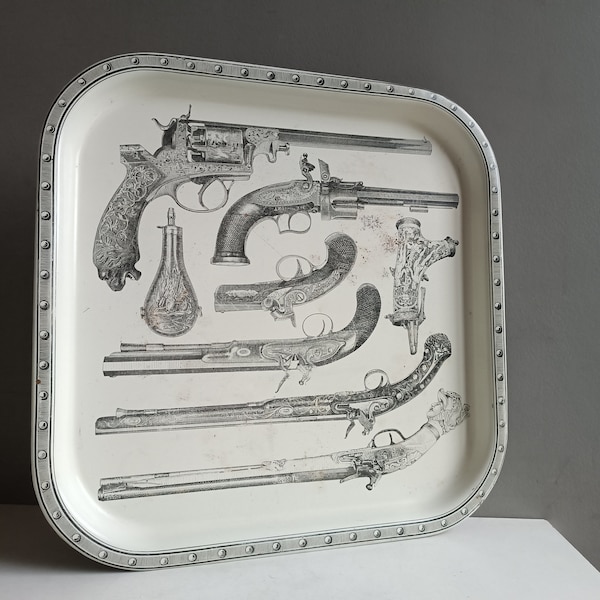 Plateau en métal vintage design Pistolet Guns de Piero Fornasetti