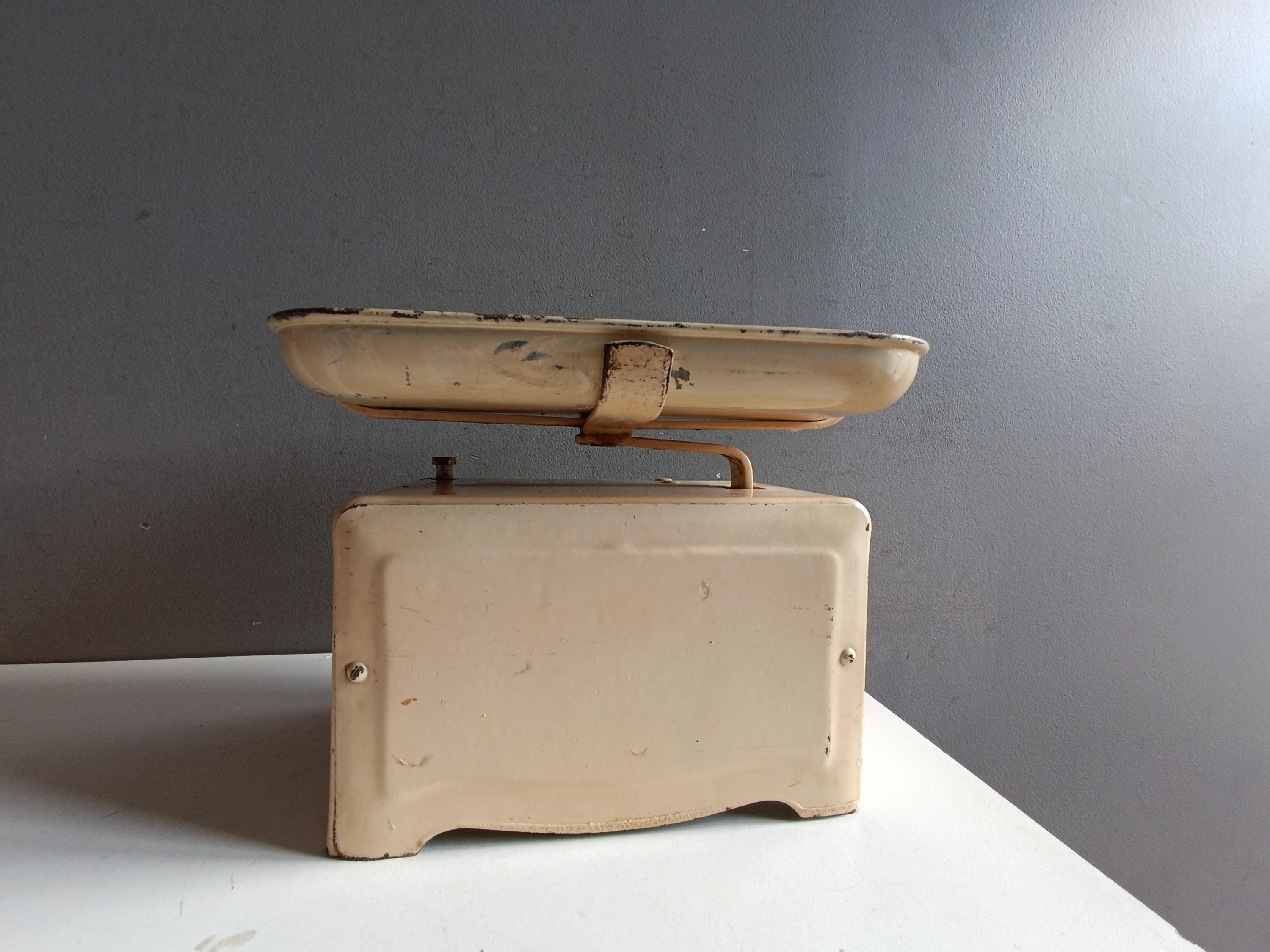Vintage Kitchen Scales Lyssex Patent Swiss Made / Balance