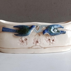 Charmante jardinière en  faience de Lille Fives décor floral Art Nouveau 1900 avec hirondelles / garniture pot de fleurs shabby chic