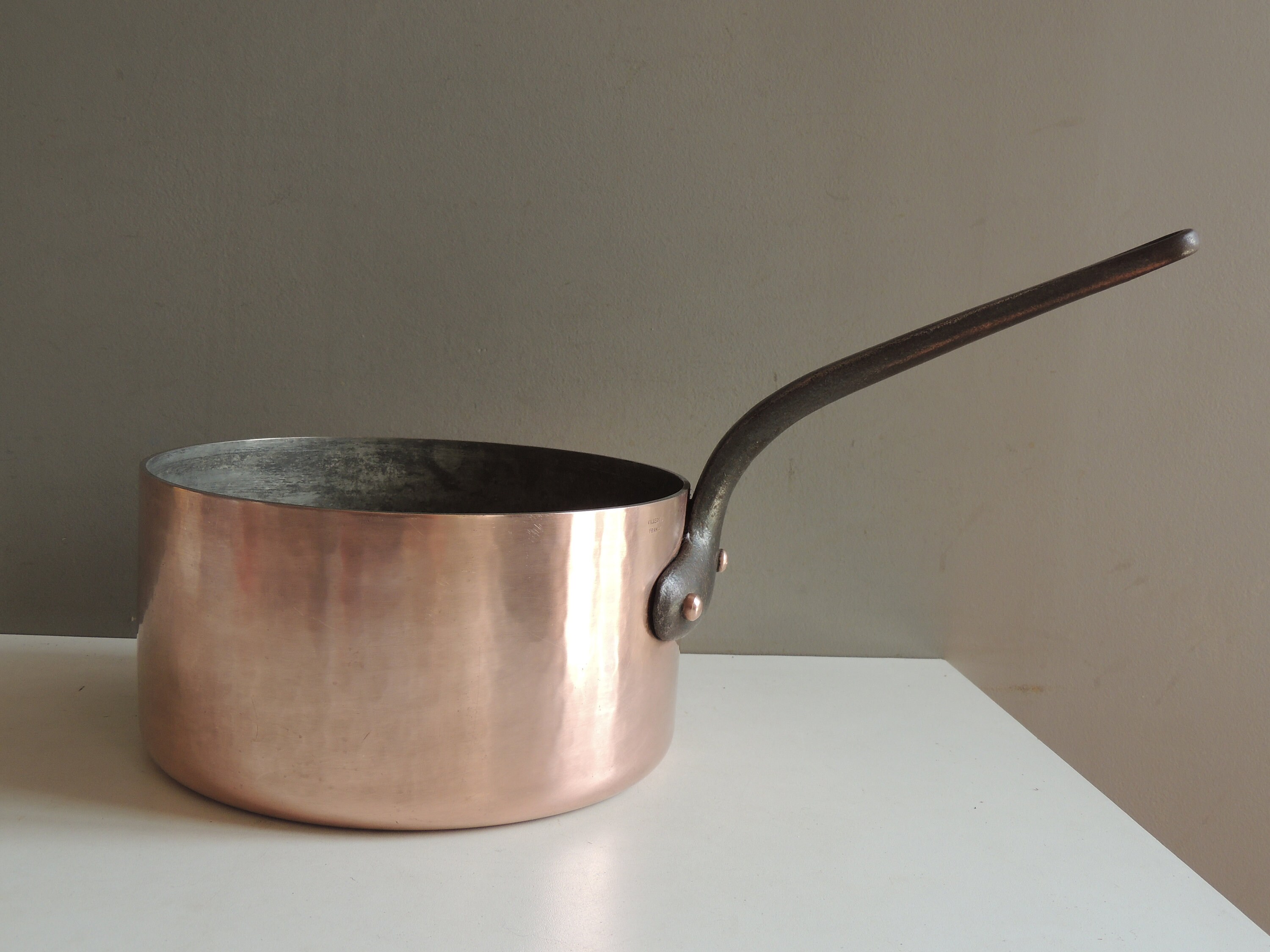 Grande Lourde Casserole en Cuivre Martelé de 3mm Riveté Villedieu 4Kgs/Cuisine Vintage Qualité Pro R