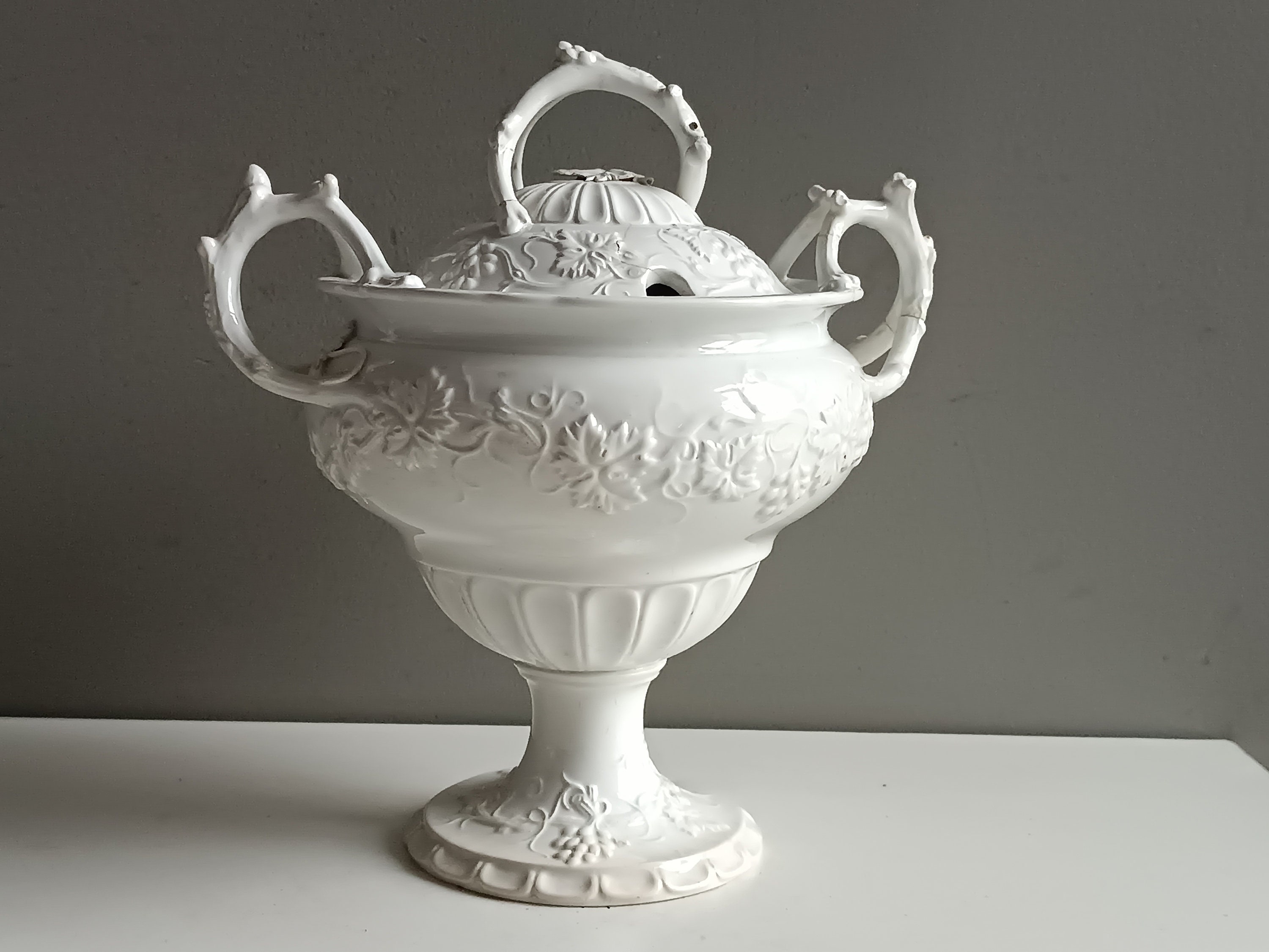 superbe pot à confiture faïence relief de gien 1850/confiturier soupière saucière bol creil montereau porcelaine shabby chic xixéme