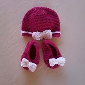Hat and booties gift set